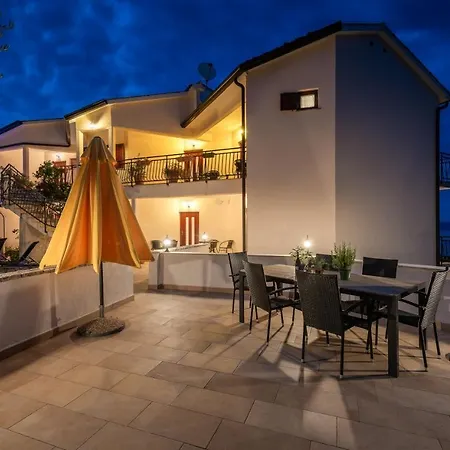 Apartment Klimatisierte Ferienwohnung Mit Sauna, Whirlpool, Meerblick, Pool, Wlan, Grill Und Liegestuhlen Drenje (Istria)