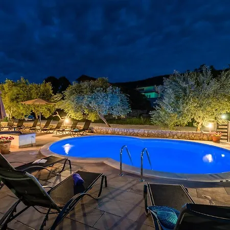 Lägenhet Klimatisierte Ferienwohnung Mit Sauna, Whirlpool, Meerblick, Pool, Wlan, Grill Und Liegestuhlen *