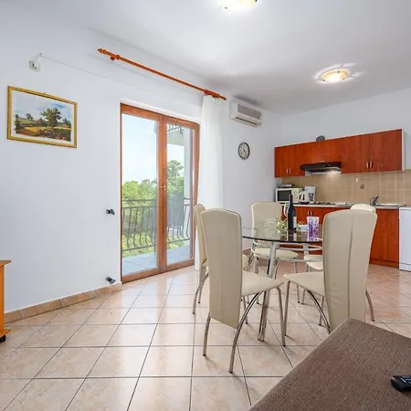 Klimatisierte Ferienwohnung Mit Sauna, Whirlpool, Meerblick, Pool, Wlan, Grill Und Liegestuhlen Lägenhet