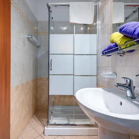 Klimatisierte Ferienwohnung Mit Sauna, Whirlpool, Meerblick, Pool, Wlan, Grill Und Liegestuhlen Drenje (Istria)