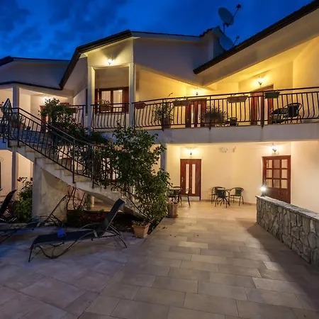 Klimatisierte Ferienwohnung Mit Sauna, Whirlpool, Meerblick, Pool, Wlan, Grill Und Liegestuhlen Apartment