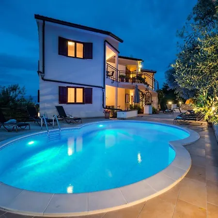Klimatisierte Ferienwohnung Mit Sauna, Whirlpool, Meerblick, Pool, Wlan, Grill Und Liegestuhlen